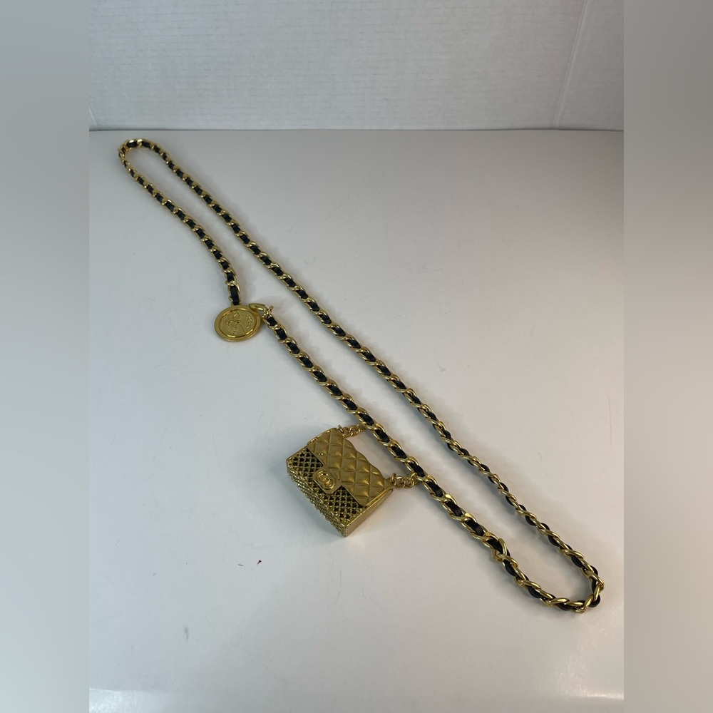 Gold Chain Belt with Quilted Pendant - Picture 6 of 6